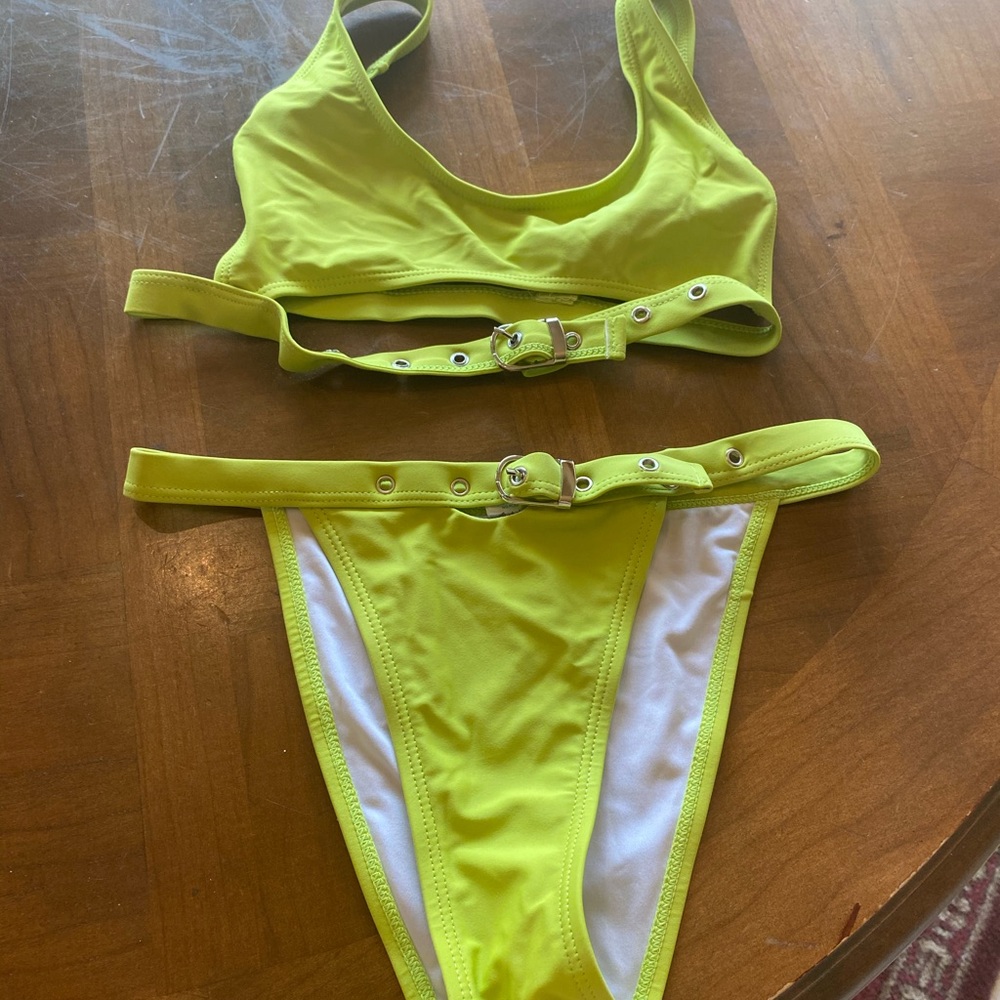 Pretty little things swim